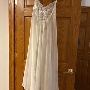 Vintage Victoria’s Secret White Lace Nightgown